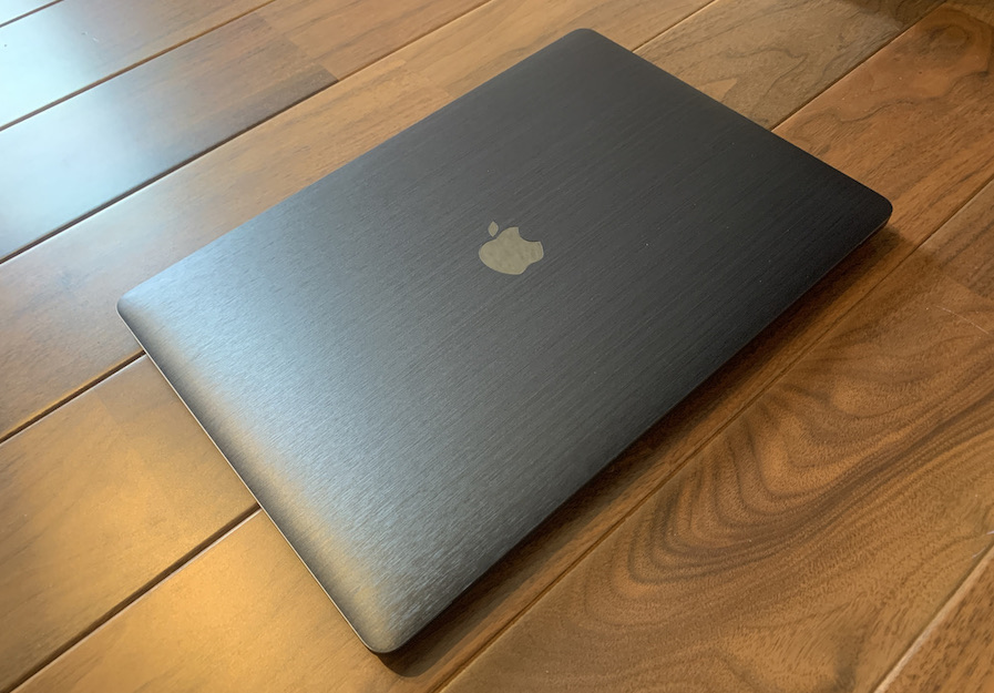 MacBookPro 2018 15インチ スキンシール装着後